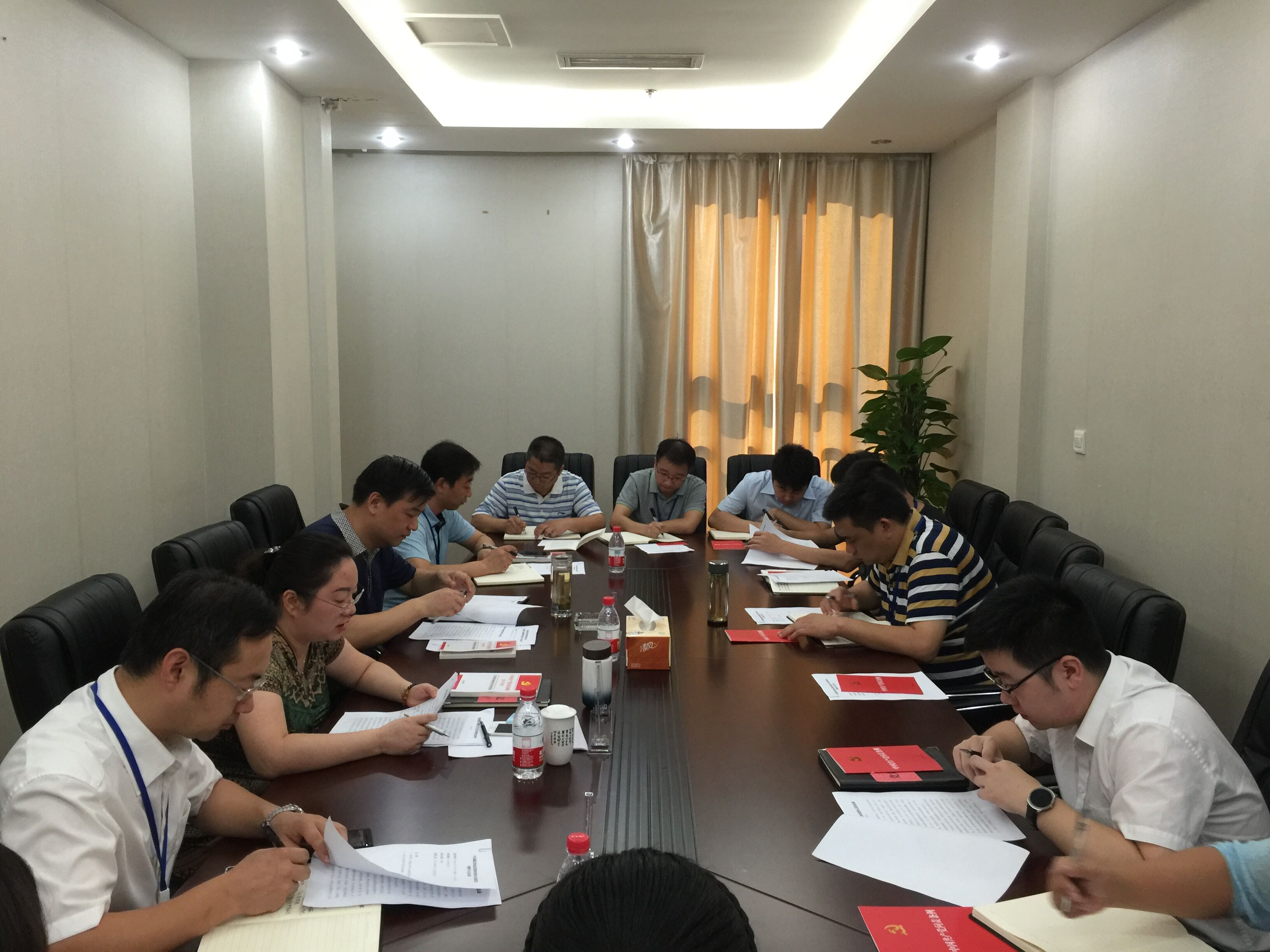 省农担公司召开《中国共产党问责条例》专题学习会
