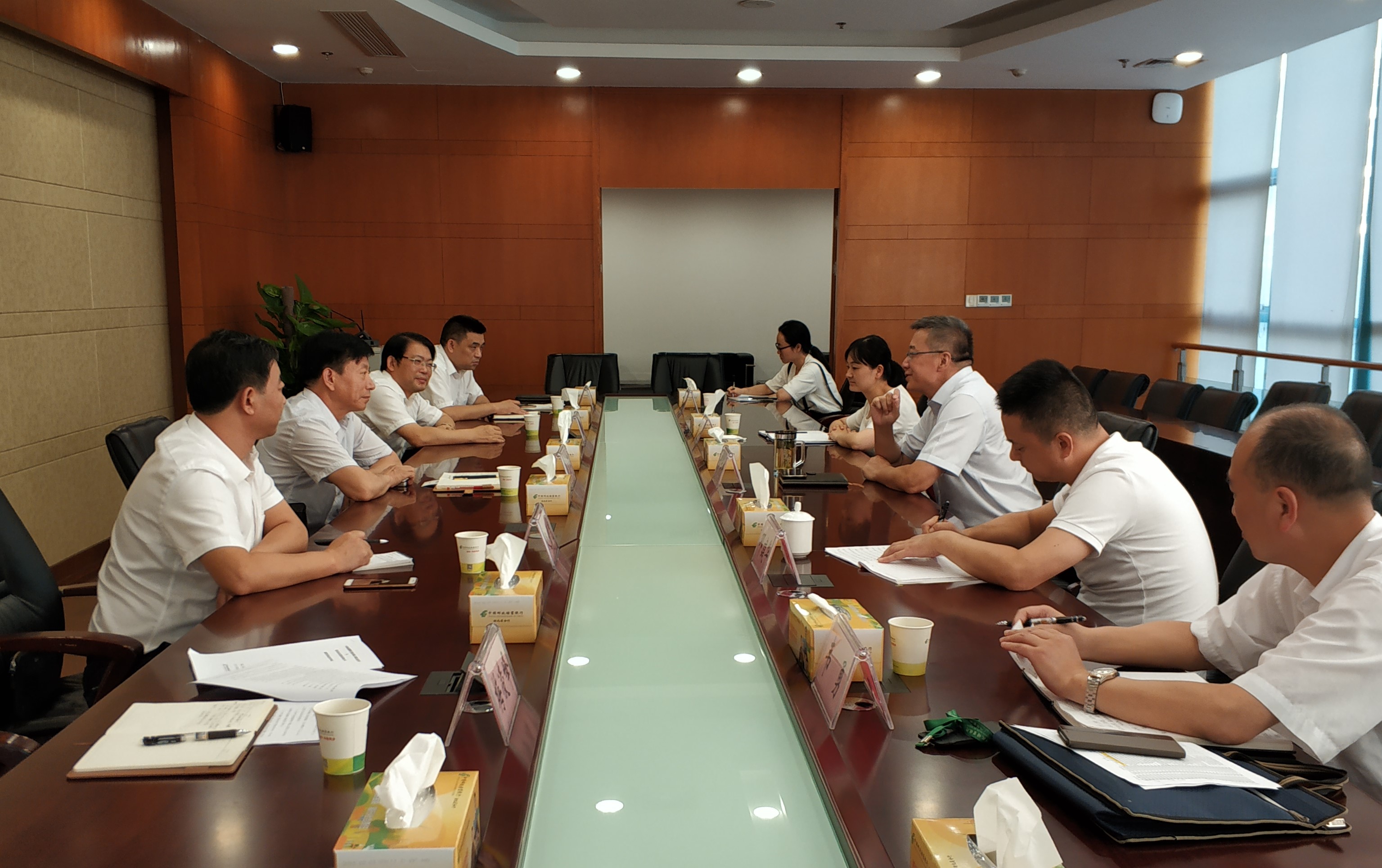 省农担公司党委书记、董事长吴先锋赴省邮储银行就深化合作进行交流座谈