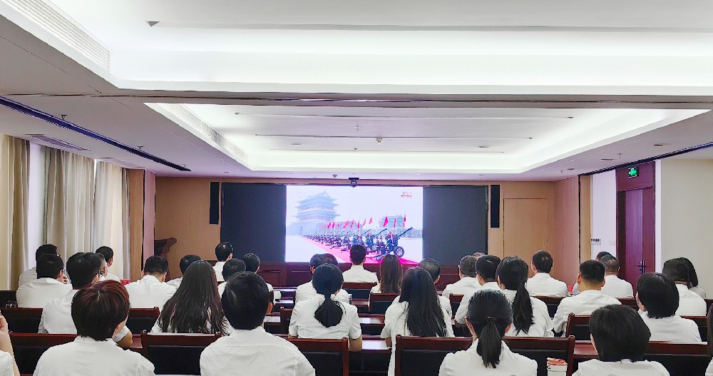 省农担公司集中收看纪念中国人民抗日战争 暨世界反法西斯战争胜利80周年大会