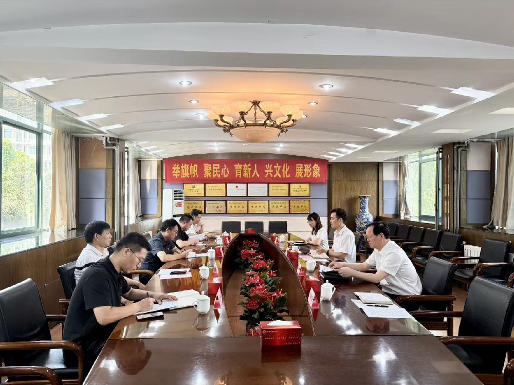 隆刚一行赴新华社湖北分社、中央广播电视台湖北总站座谈交流